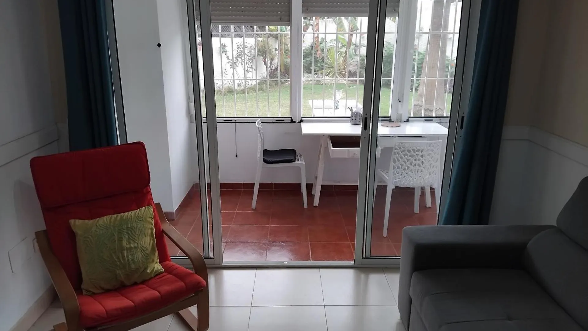 Jardin Cielomar, 1 Bedroom Apartment, Parking, Close To Train, Restaurants, Shops - Beach 8 Min Walk Benalmádena 0*,  Hiszpania